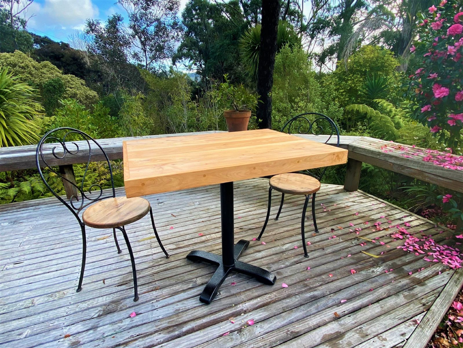 MACROCARPA CAFE TABLE: Pedestal Leg